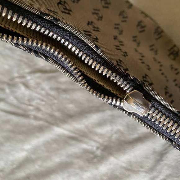 Dooney & Bourke Purse (Clean Up Project) (Bin 4) - Picture 5 of 7